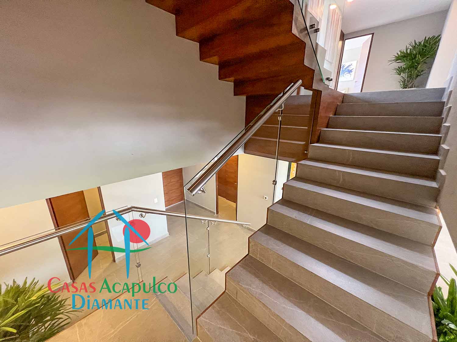 Marelas casa 7 - Escaleras y hall de recámaras 2